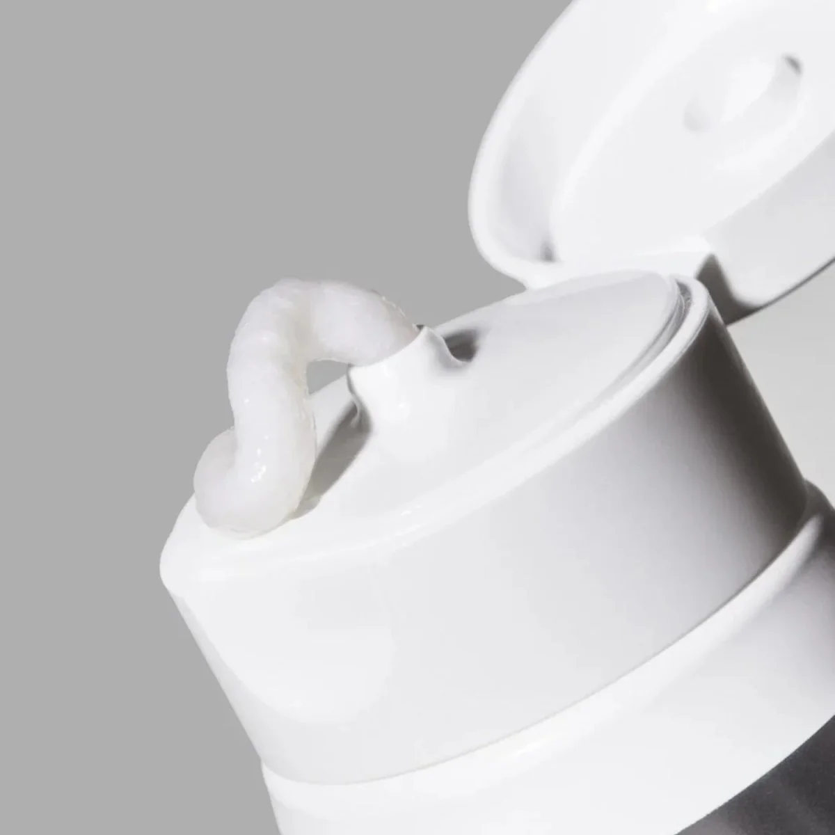 8 Hyaluronic Acid Hydrating Gentle Foaming Cleanser [150ml] - Image 2