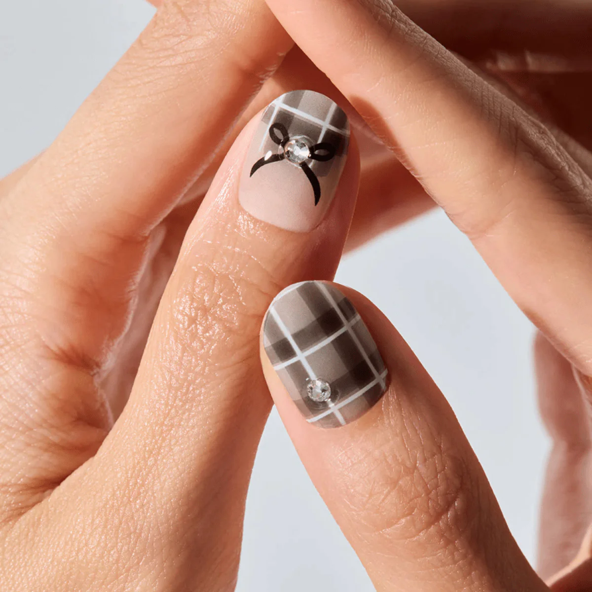 Semi-Cured Gel Nail - N Check Noir - Image 2